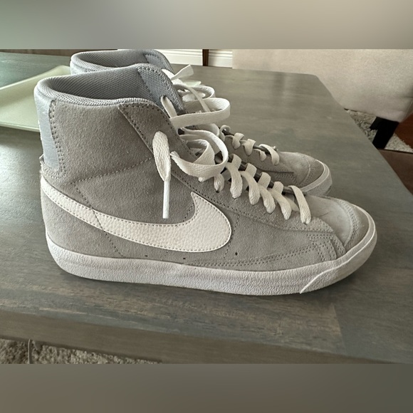EUC Nike Blazer Mid '77 Suede Grey size 7Y - Picture 1 of 3
